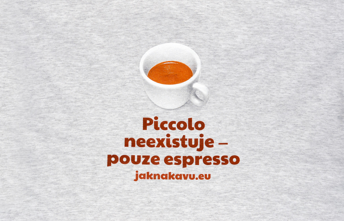 Prodej triček »Piccolo neexistuje«.