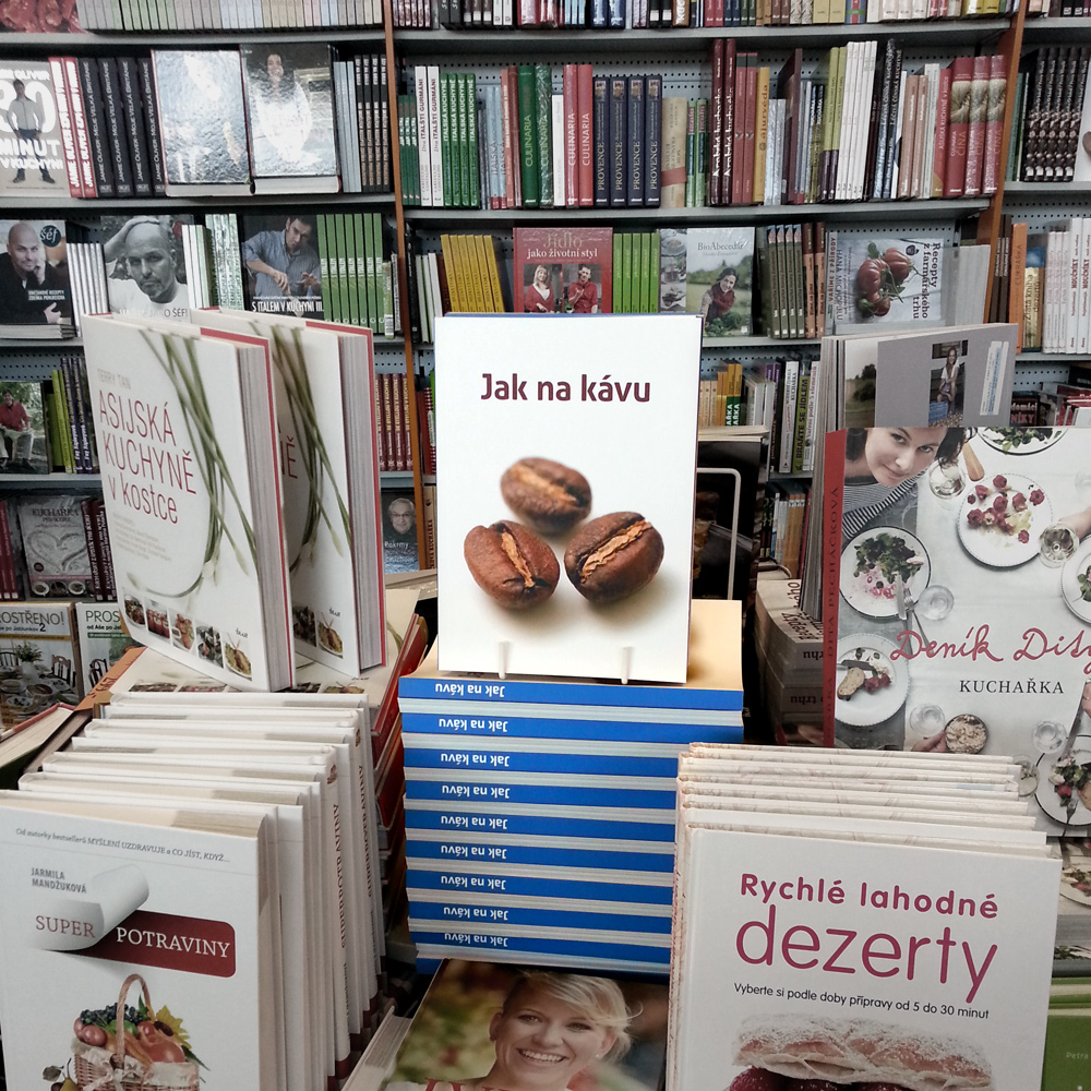 Prodej knihy »Jak na kávu«.
